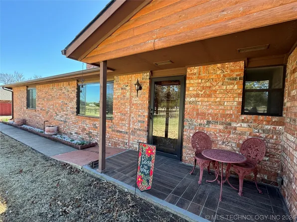 703 W 9th St, Cushing, OK 74023