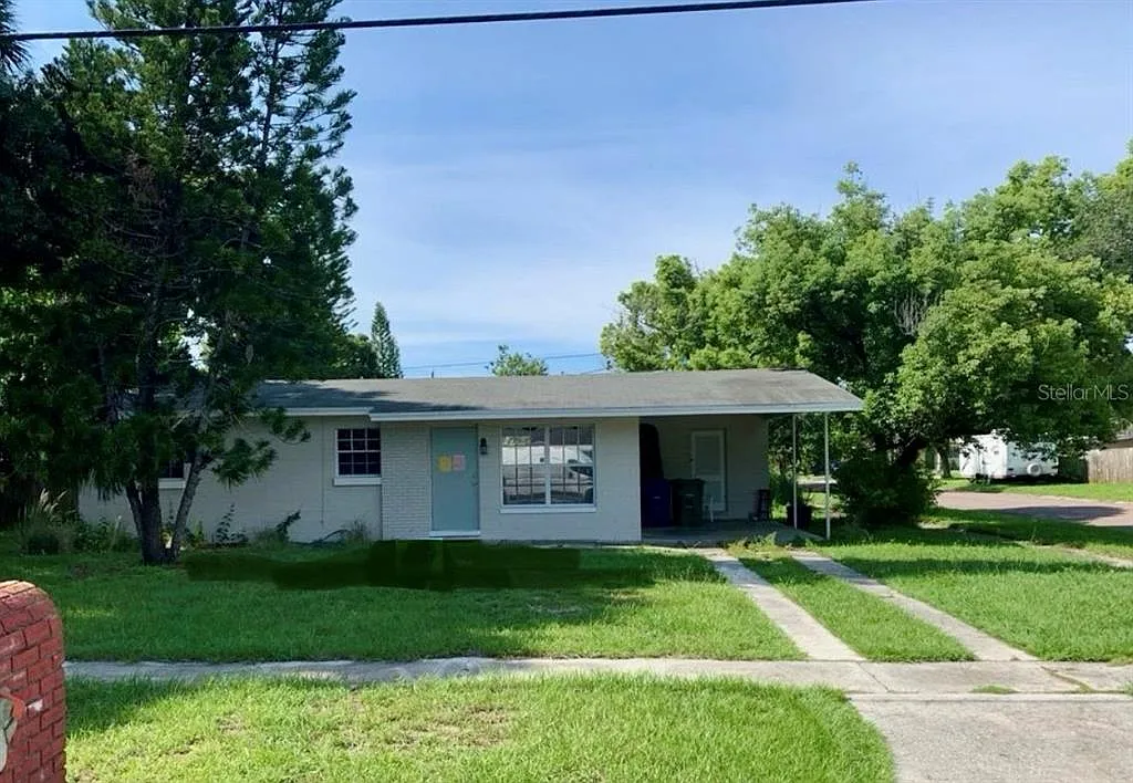 3 bed, 1.0 bath, 980 sqft, $3,200 — Photo 1