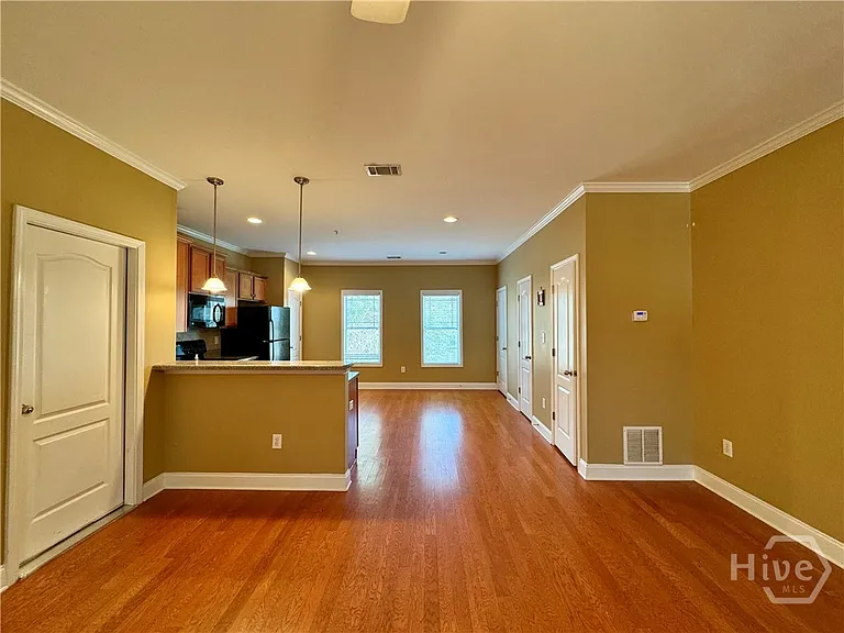 409 Whitehall Rd — Photo 4