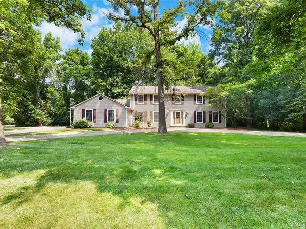 9020 Bridge Rd, Grosse Ile, MI 48138
