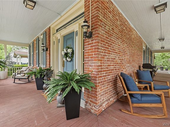 5th image of 626 Main St