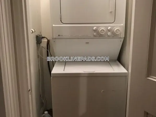 1714 Beacon St #2, Brookline, MA 02445