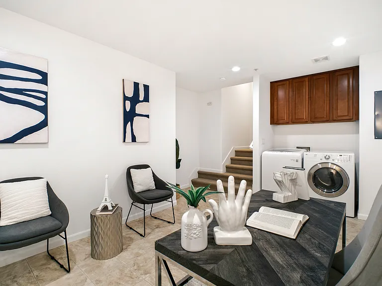 807 Batista Dr — Photo 32