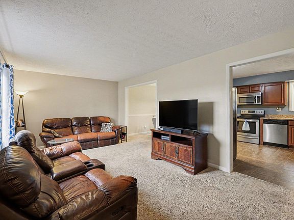 3rd image of 7775 Cedar Wood Cir