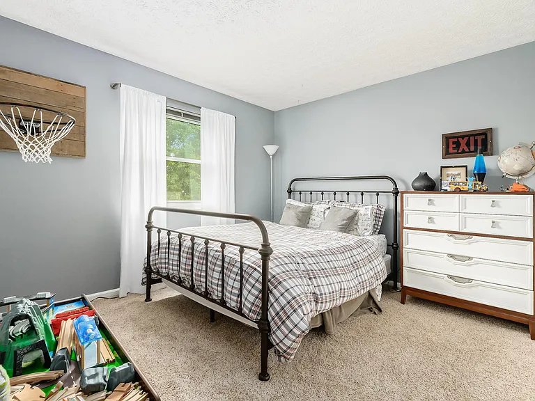 2104 Scottingham Dr — Photo 15
