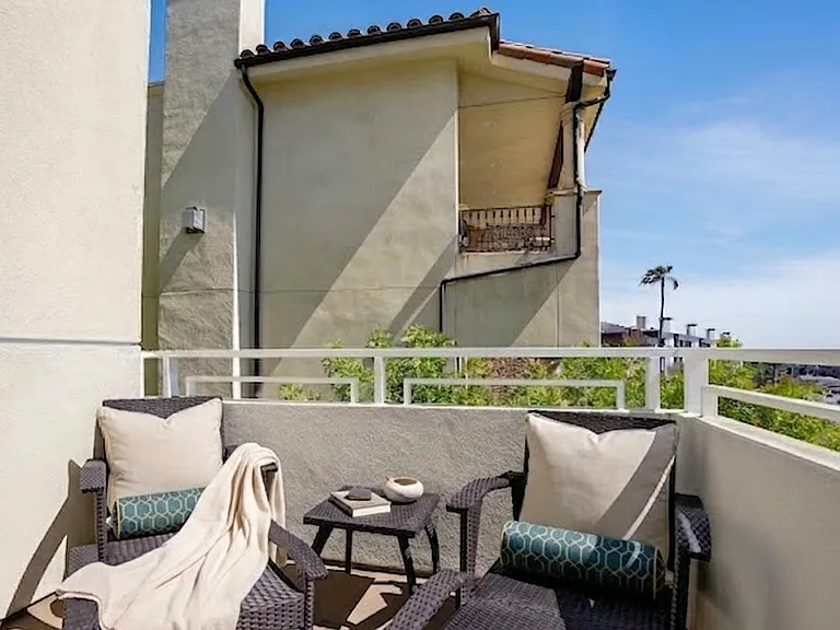 1430 S Beverly Glen Blvd #303 — Photo 13