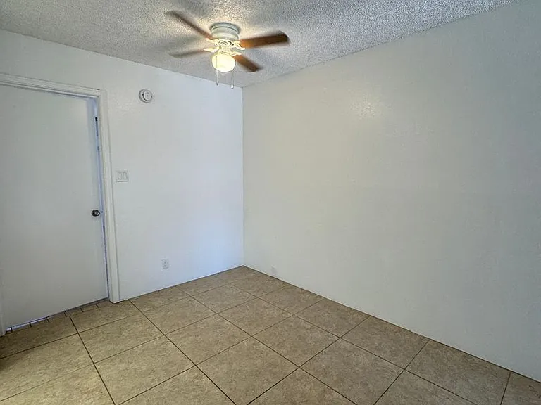 Just remodeled Beautiful small community has a one bedroom one bathroom available! — Photo 17