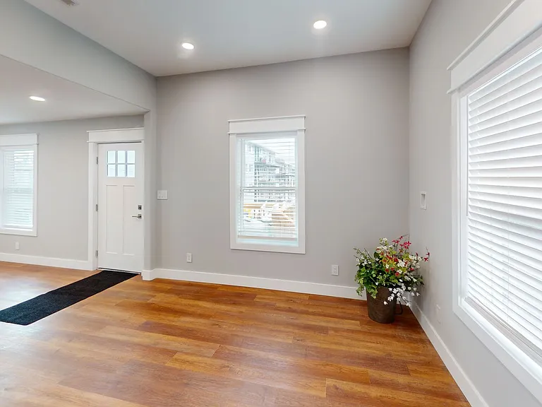 1310 Forest Ave — Photo 6