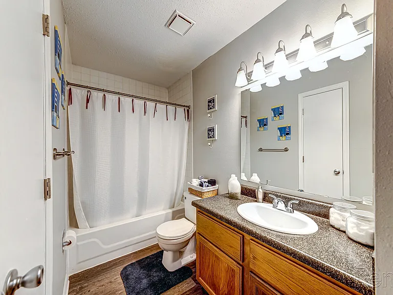 Remington Apartments — Photo 20