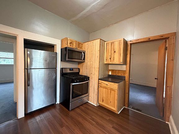 5th image of 211 Fulton St APT 2