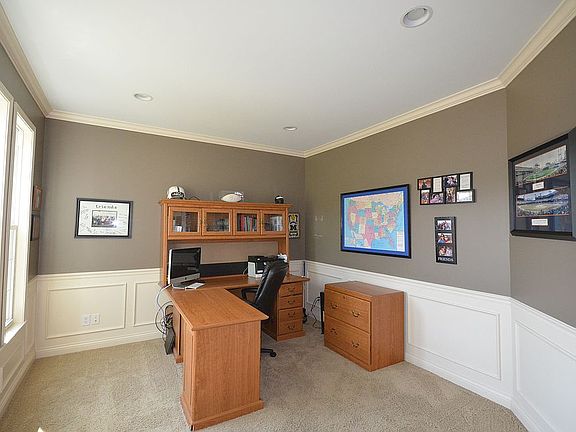 4th image of 641 Featherstone Dr