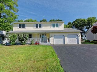 42 Glade Dr, Schenectady, NY 12309