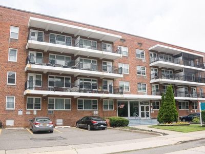 100 Randall Avenue #2M, Freeport, NY, 11520