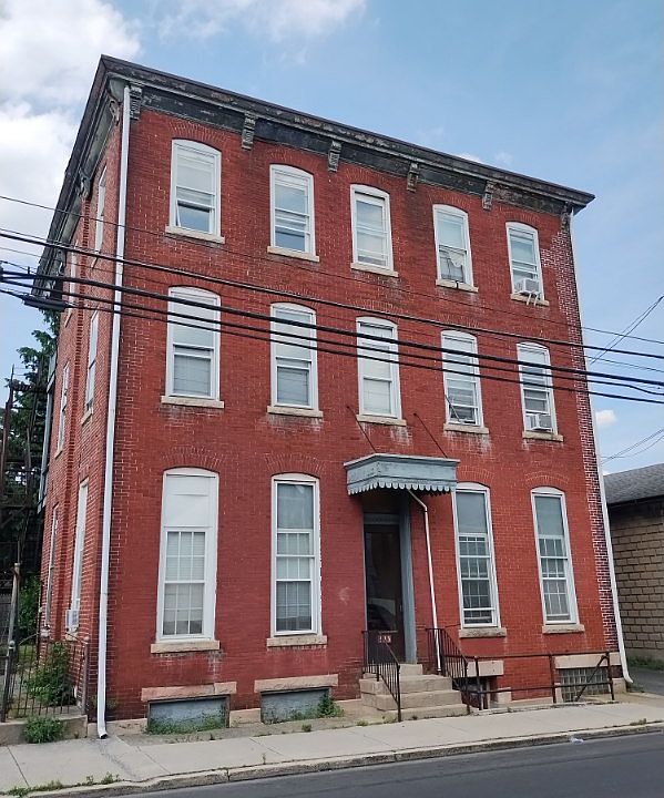 1st image of 323 W Lehman St