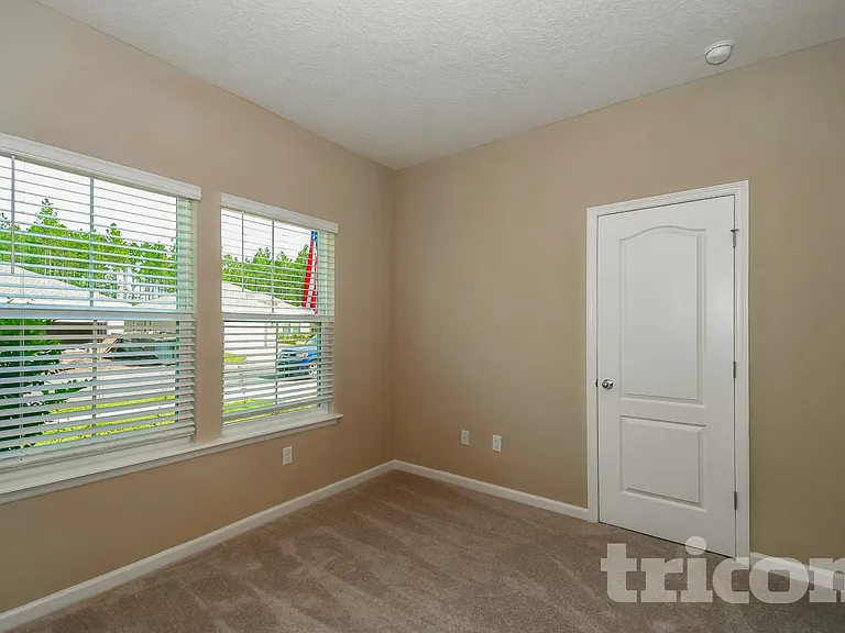10226 Pavnes Creek Dr — Photo 9