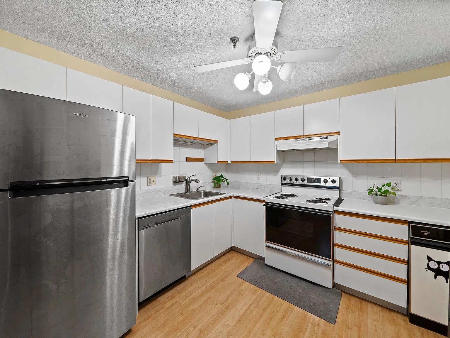 1 bed, 826 sqft, $2,500 — Photo 3