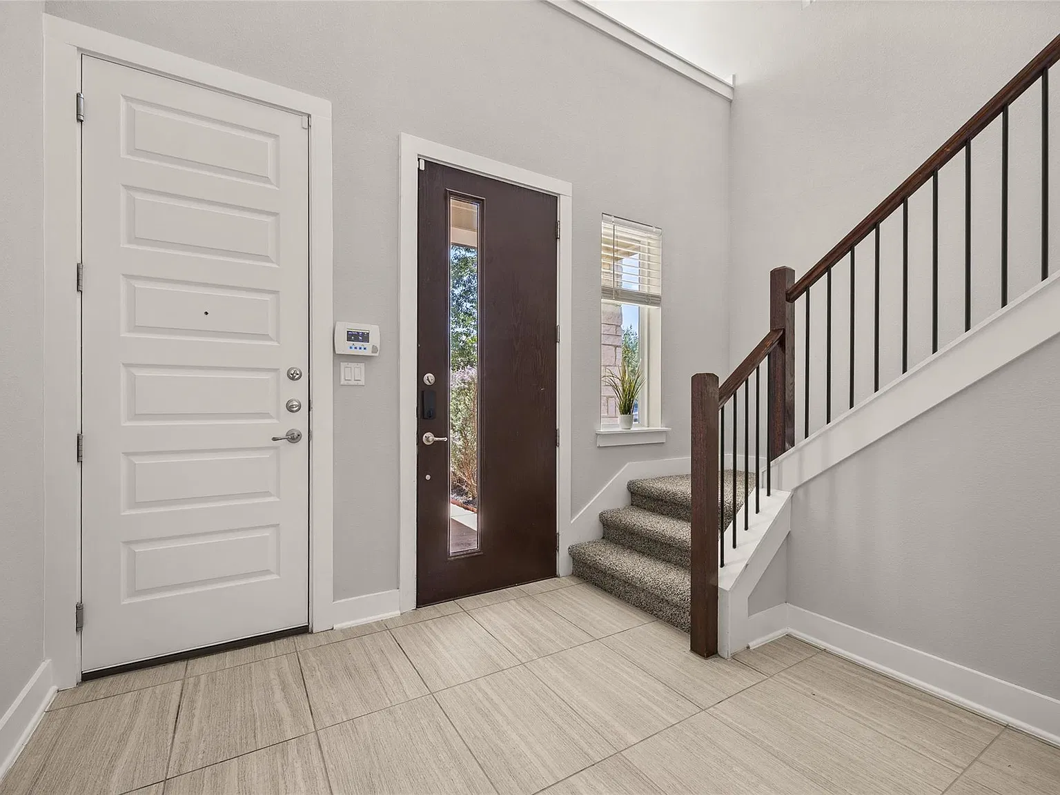 3 bed, 2.5 bath, 1982 sqft, $2,650 — Photo 3