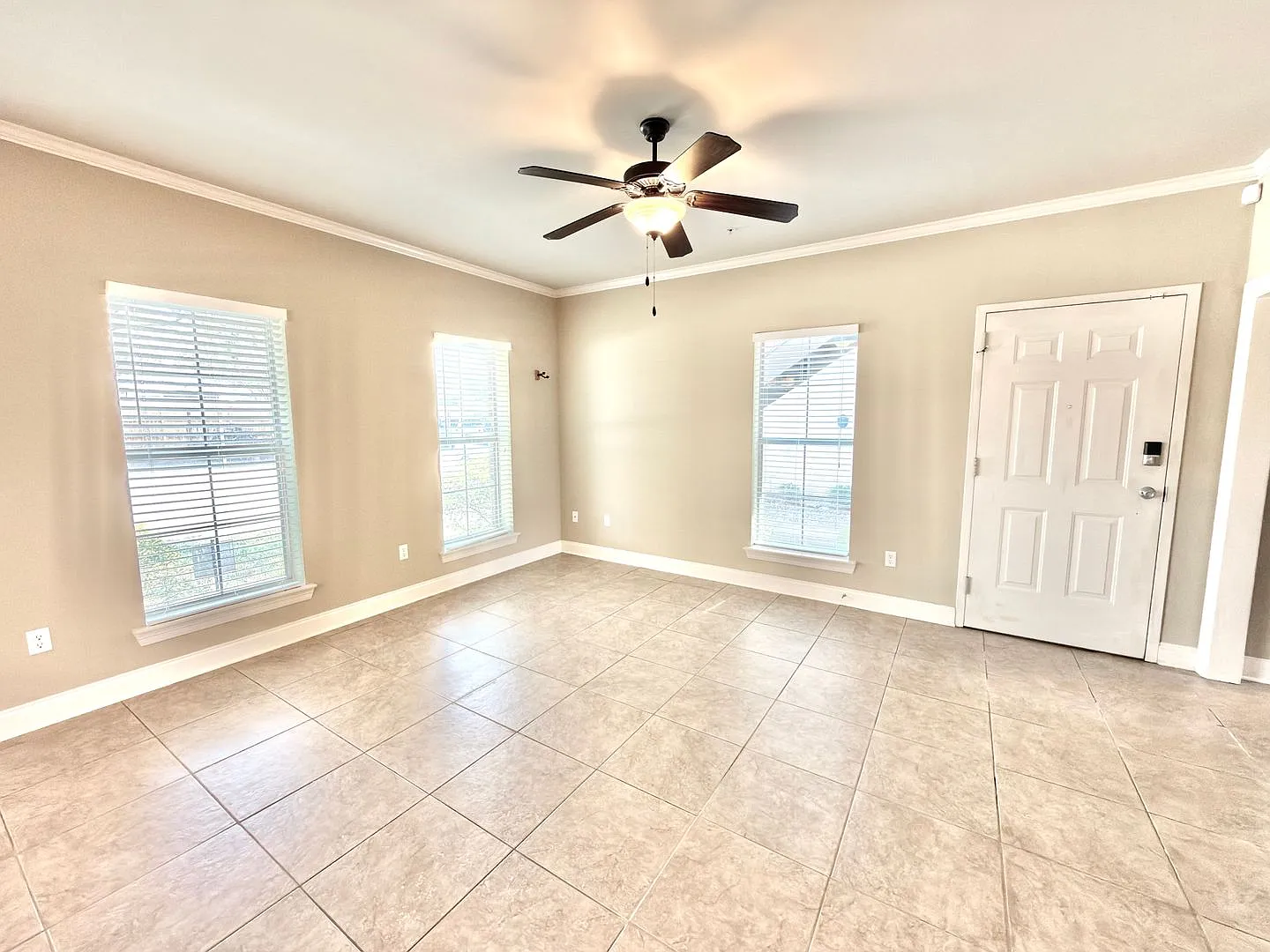 Spacious 2 Bed, 2 Bath Condo in Gated Brickstone Community — Photo 4