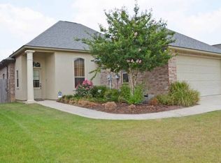 2643 Middletowne Dr, Zachary, LA 70791