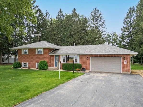 2292 N Leaf River Rd, Mount Morris, IL 61054