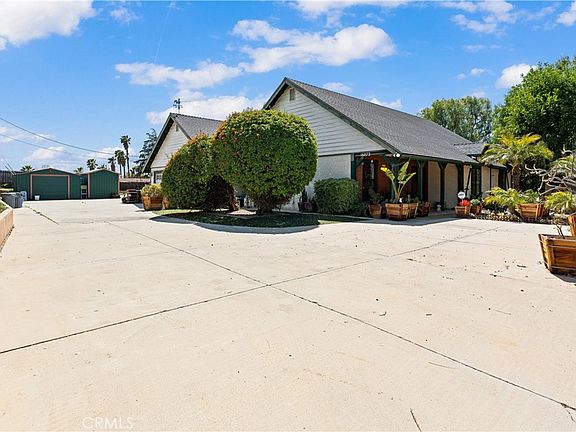 4th image of 16872 Iris Ave