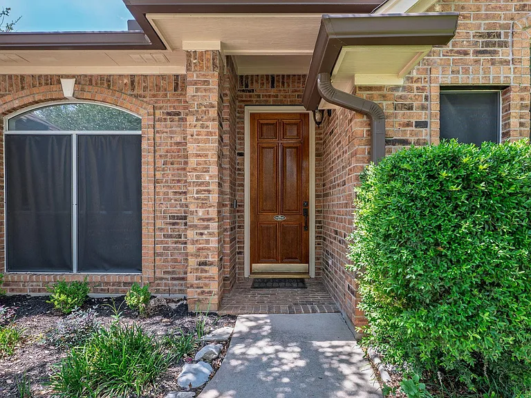 8908 Pepper Rock Dr — Photo 3
