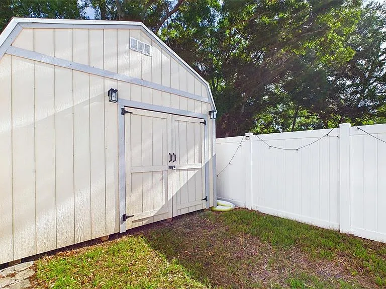 101 N Mercury Ave — Photo 43