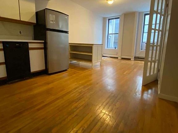 5th image of 493 Henry St #2R