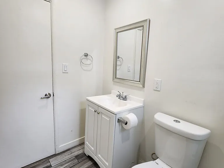 5179 Fountain Ave #8 — Photo 9