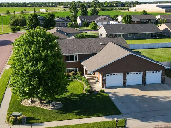 924 W 15th Ave, Mitchell, SD 57301