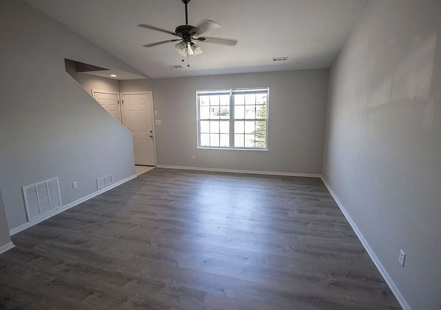 Super cute 3 bedroom — Photo 4