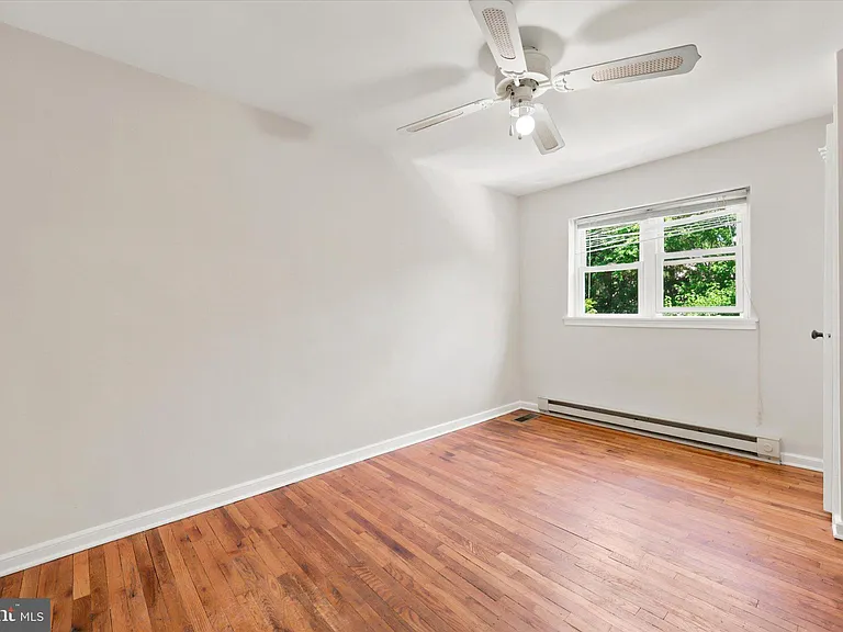 107 Plant Ave — Photo 6