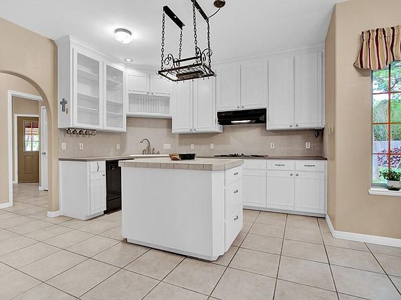3rd image of 139 Elm Wood Dr