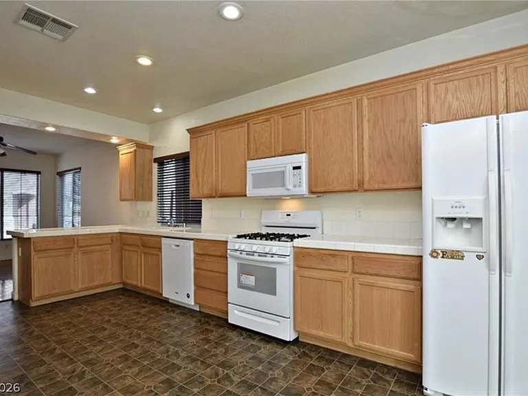 8273 Annual Ridge St — Photo 5