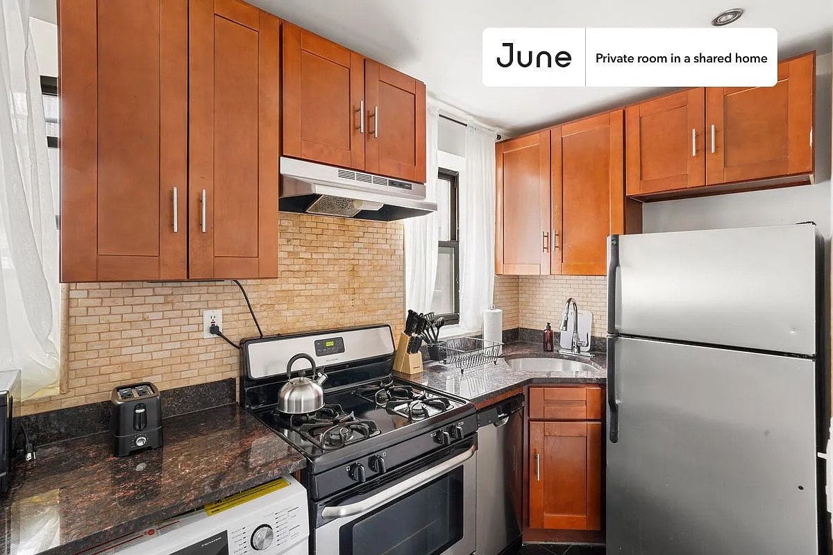 Full bedroom in 3 bed/2 bath home in Upper West Side #786 C — Photo 1