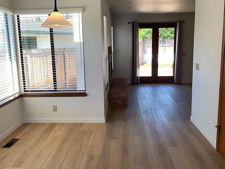 3747 Lincolnwood Dr — Photo 16