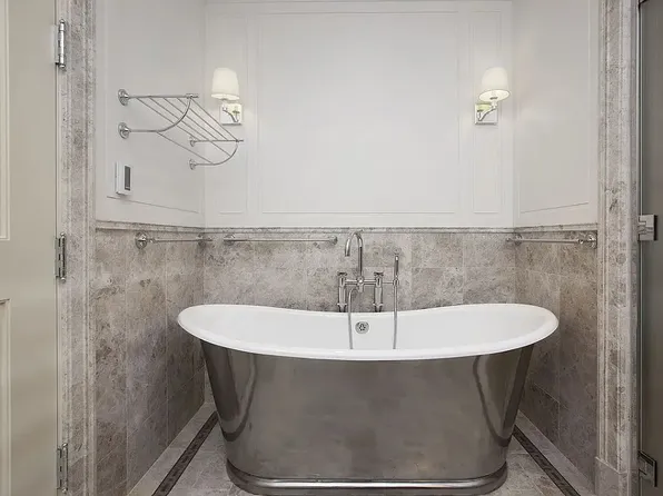 132 East 65th Street image 3 of 13