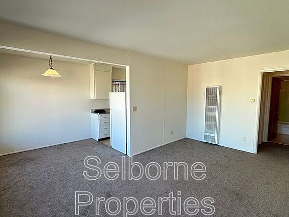 2nd image of 2600 Ivy Dr APT 5