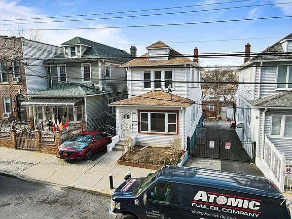 3rd image of 4553 Carpenter Ave