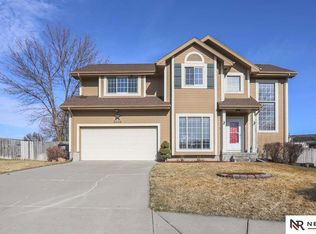 2008 Queen Cir, Papillion, NE 68046