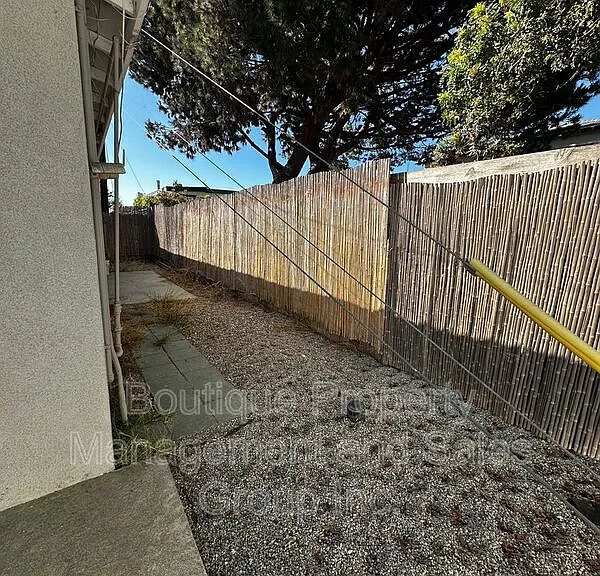 2285 Santa Ana Ave — Photo 17