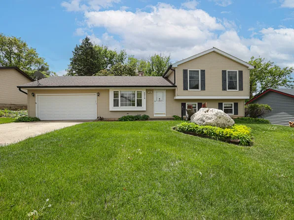 5215 W Greenbrier Dr, McHenry, IL 60050