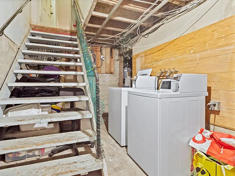 1032 S Redondo Blvd — Photo 15