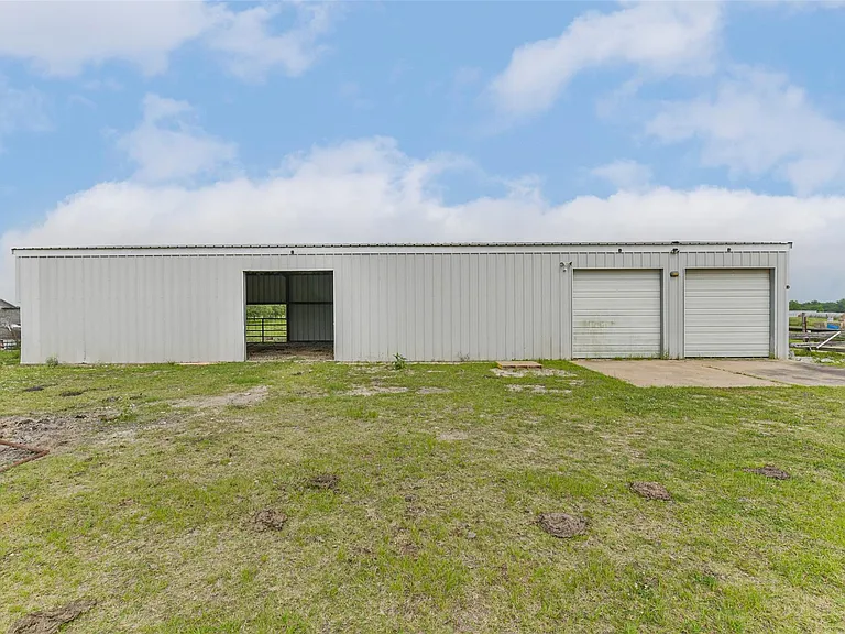 15320 Mound Rd — Photo 43