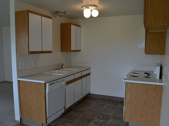 KITCHEN W/NEW APPLIANCES