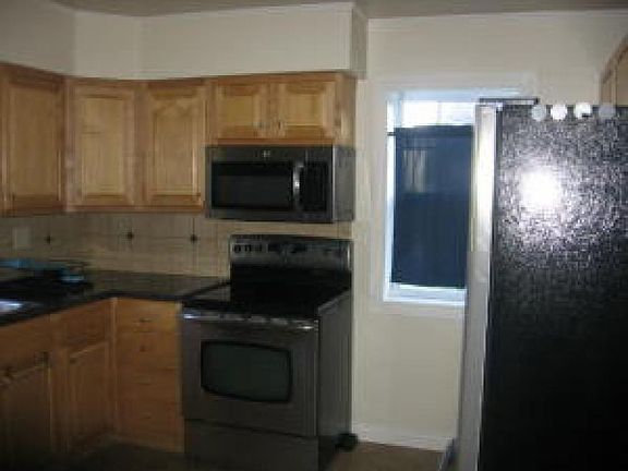 4th image of 637 W Washington Ave