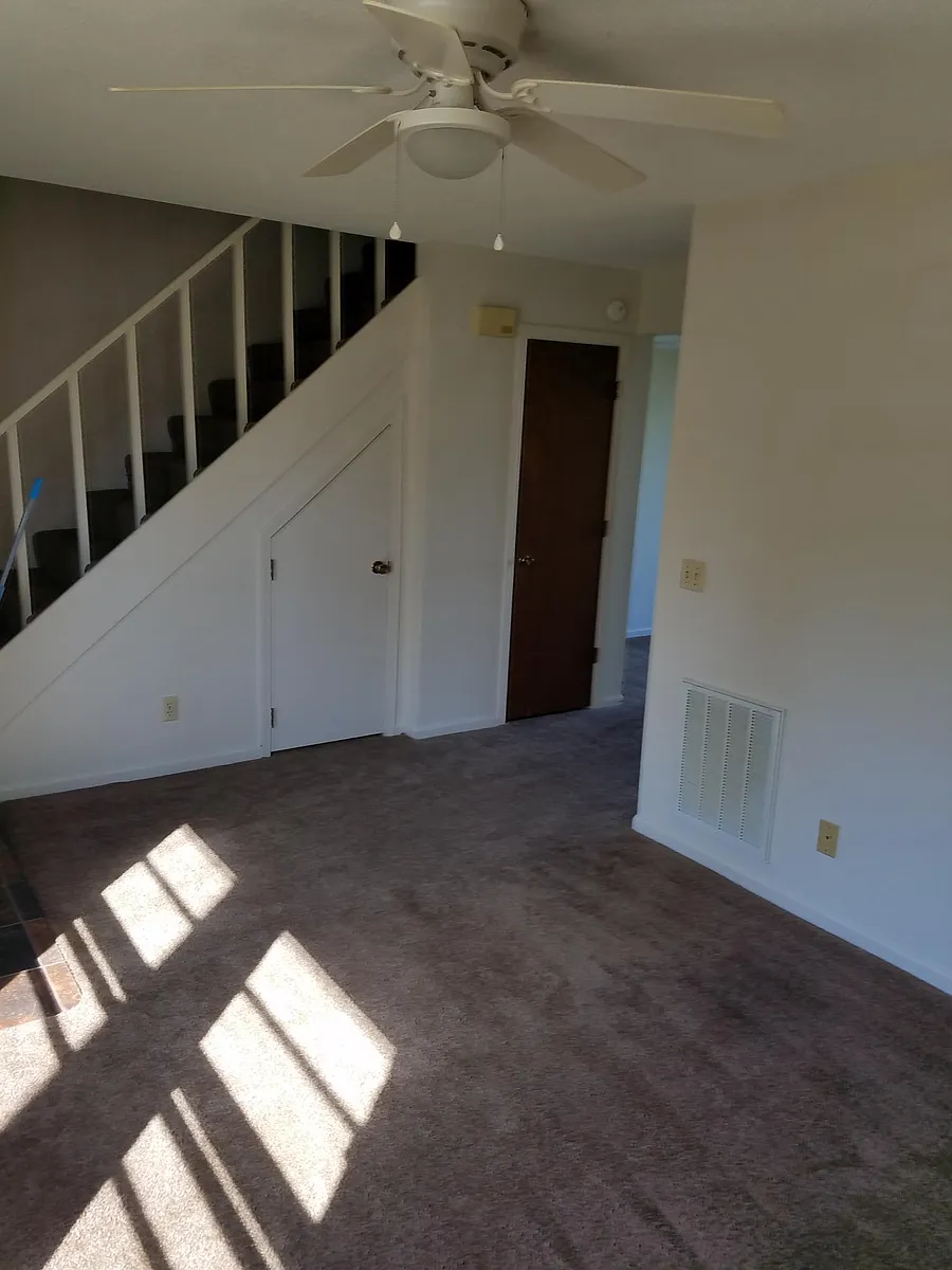 Living room - 863 Whitworth Cir