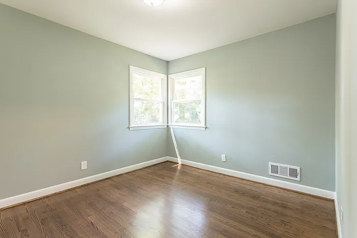 204 W Johnson St — Photo 12