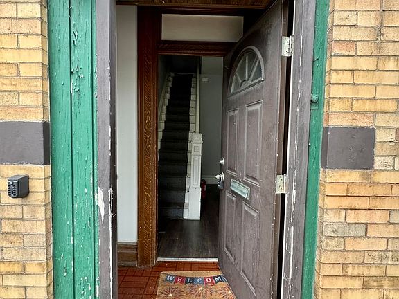 3rd image of 1810 Brownsville Rd
