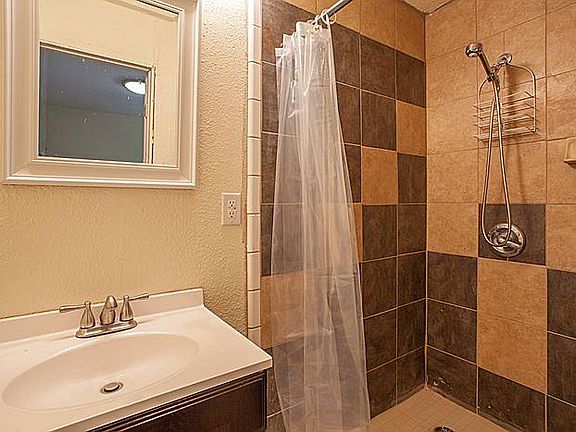 5th image of 382 N 16th St